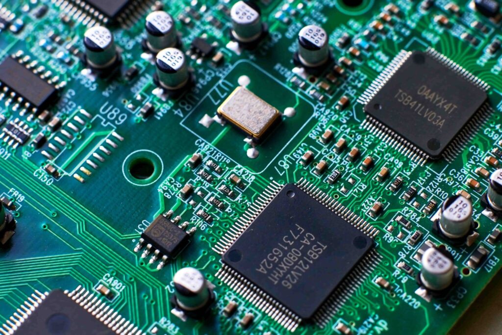 si le dessin du circuit de la carte PCB a été analysé ou cloné ; a-t-il été séparé en unité de base pour un circuit fluide ?