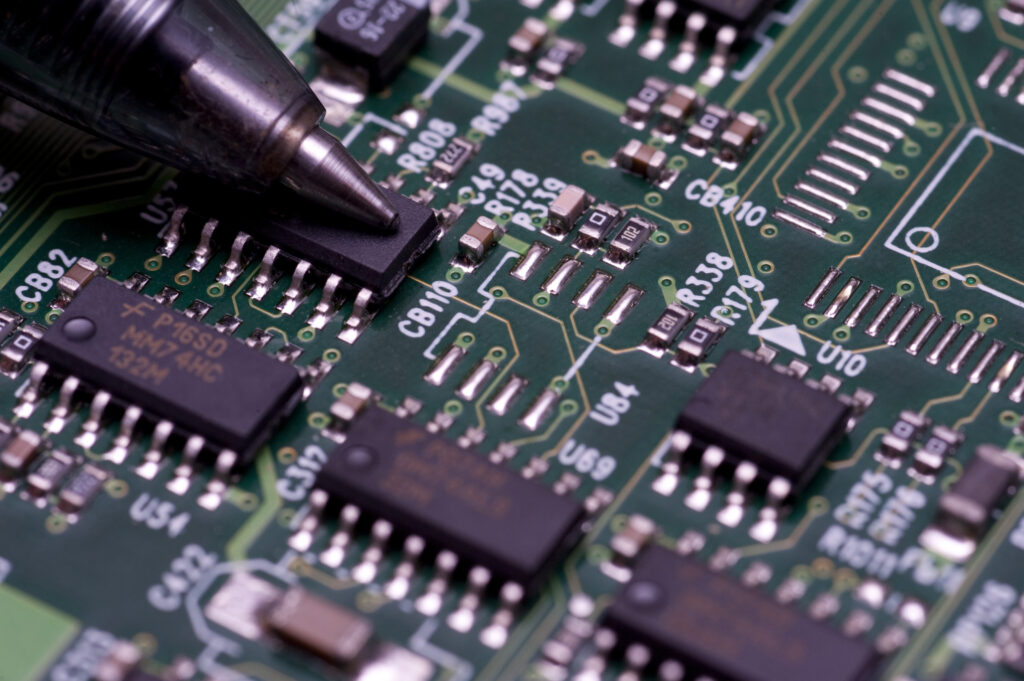 Las herramientas de diseño para la clonación de placas de circuitos impresos han logrado algunos avances y han desarrollado herramientas de análisis efectivas con respecto al problema del diseño de alta velocidad.