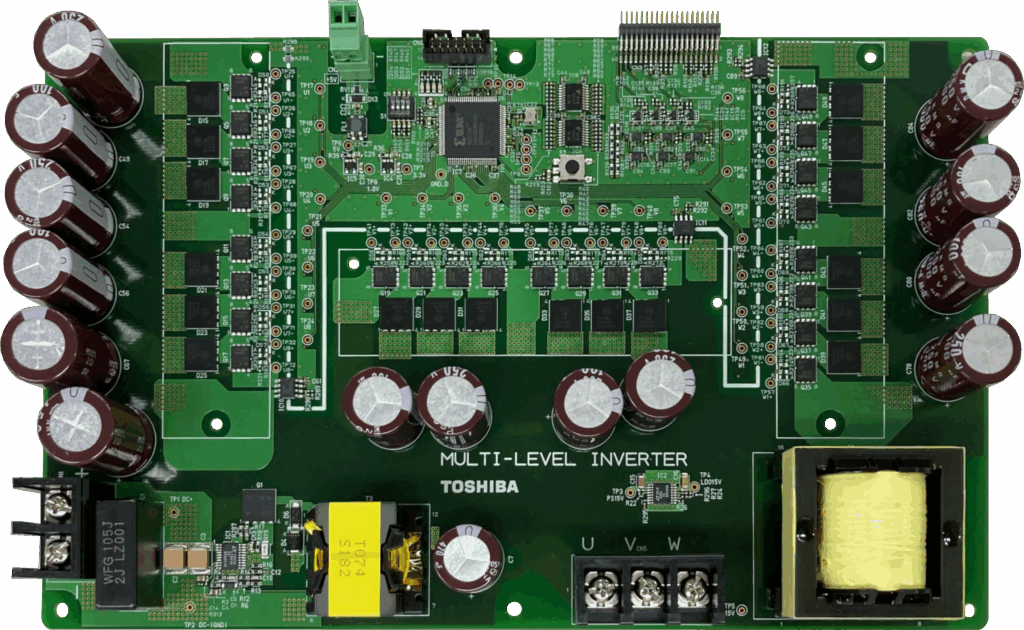 Kai dokumentacija yra baigta, „Gerber“ failai ir išdėstymo brėžiniai naudojami plokštei atkurti. Elektromobilių keitiklių plokštės dažnai būna daugiasluoksnės, kurioms keliami griežti izoliacijos ir šilumos išsklaidymo reikalavimai, todėl šis žingsnis yra ypač svarbus. Kokybės patikrinimai atliekami atsižvelgiant į vario storį, vientisumą ir bendrus matmenis. Toliau komponentai tiekiami pagal medžiagų sąrašą (BOM). Jei kai kurios dalys yra pasenusios, kruopščiai atrenkamos alternatyvos, kad būtų galima atnaujinti arba perprojektuoti plokštę nepakenkiant našumui. Po įsigijimo plokštė pereina į surinkimą, kur kiekvienas komponentas yra įdedamas ir sulituojamas pagal išdėstymo brėžinį ir patikrinamas naudojant tinklo sąrašą. Prototipo etapas yra labai svarbus visam prototipo PWB atvirkštinės inžinerijos procesui. Prototipas yra praktinis įrodymas, kad atkurta dokumentacija yra teisinga. Testuodami prototipą imituojamomis elektromobilių eksploatavimo sąlygomis – valdant dideles sroves, terminį įtempį ir signalo valdymą – inžinieriai gali patvirtinti, kad plokštė atitinka funkcinius, patikimumo ir saugos reikalavimus. Bet kokie šiame etape nustatyti neatitikimai leidžia tiksliai suderinti ir pertvarkyti duomenis prieš pradedant visapusišką gamybą.