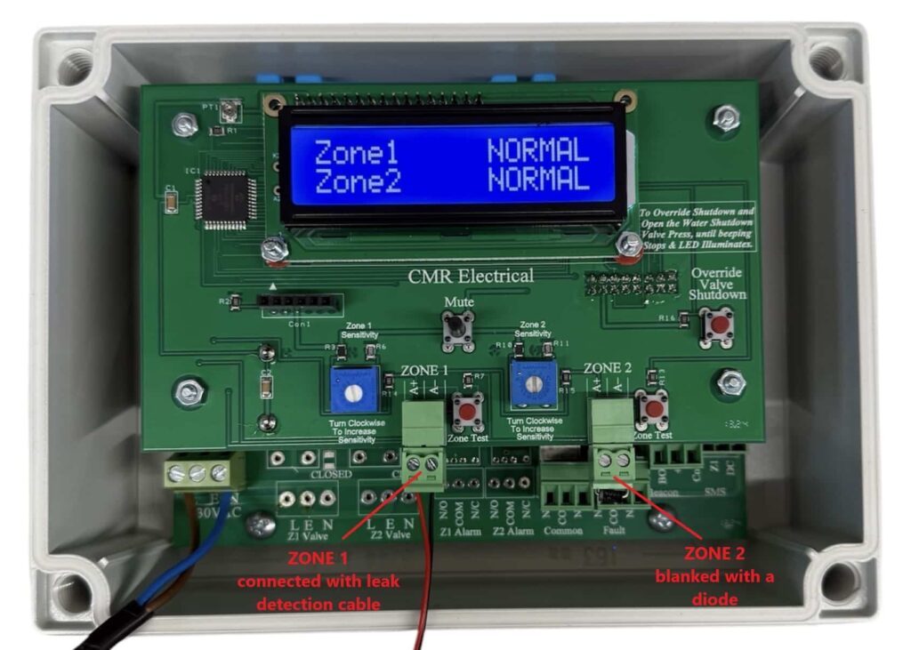 Il progetto di duplicazione della scheda del correlatore digitale del rumore di perdita d'acqua si concentra sul reverse engineering completo e sulla rigenerazione di una scheda elettronica specializzata utilizzata nei sistemi di rilevamento acustico delle perdite per condotte idriche. Questa scheda svolge un ruolo fondamentale nell'analisi dei dati di vibrazione e suono raccolti dai sensori, consentendo al correlatore di localizzare con precisione le perdite sotterranee o interne alle condotte. Quando la documentazione originale del circuito, come file Gerber, schemi elettrici, disegni di layout, distinte base e netlist, non è più disponibile, la duplicazione tramite reverse engineering avanzato diventa l'unico metodo pratico per recuperare e ricreare il progetto per un'ulteriore produzione o manutenzione del sistema. Il processo di duplicazione della scheda del correlatore digitale del rumore di perdita d'acqua inizia con un'ispezione dettagliata e la creazione di immagini del PCB originale. Gli ingegneri smontano attentamente il sistema e puliscono la superficie per esporre tutte le tracce di rame, i fori di via e le marcature dei componenti. Utilizzando scanner ottici ad alta risoluzione e strumenti di misurazione di precisione, ogni strato della scheda viene analizzato per riprodurre la struttura multistrato completa. Questi dati vengono poi elaborati tramite software CAD per ripristinare il file Gerber, garantendo che tutte le tracce, i pad e le maschere di saldatura siano mappati accuratamente per la fabbricazione.