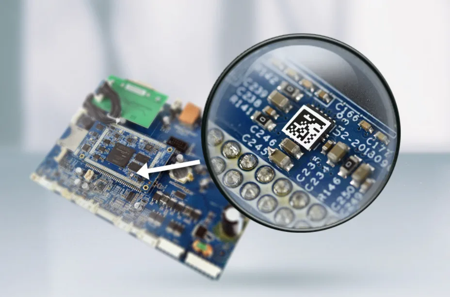 Il processo di duplicazione di circuiti stampati con stampante automatica di codici a barre ha un valore industriale significativo. Consente alle aziende di replicare, copiare e rigenerare sistemi elettronici chiave anche quando l'hardware originale non è più disponibile. Questa funzionalità aiuta le organizzazioni a ripristinare la continuità produttiva, ridurre al minimo i tempi di inattività e prolungare la durata di vita delle flotte di stampanti esistenti. Tuttavia, sfide come la duplicazione di tracce multistrato, la verifica dei protocolli di comunicazione digitale e l'approvvigionamento di componenti elettronici equivalenti richiedono una precisione di livello esperto e strumenti di laboratorio avanzati. Il reverse engineering e la duplicazione di un PCB con stampante automatica di codici a barre offrono una soluzione sostenibile ed economica per le industrie che dipendono da sistemi di etichettatura e identificazione affidabili. Recuperando meticolosamente ogni documento, dai file Gerber alle distinte base, e trasformandoli in prodotti producibili, gli ingegneri garantiscono che anche i sistemi embedded più complessi possano essere riprodotti, riprogettati e mantenuti per gli anni a venire.