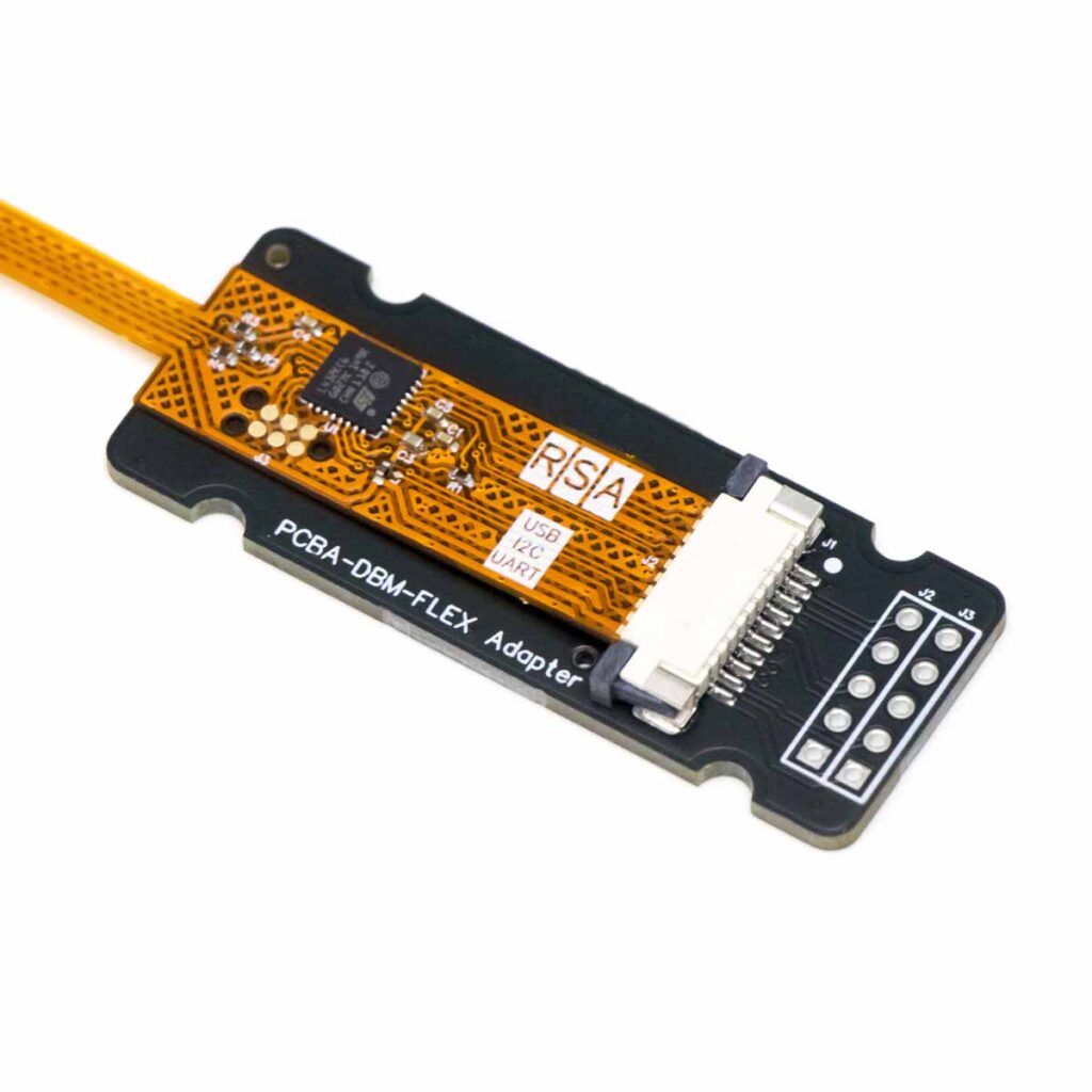 Le procédé de duplication de cartes PCB pour sonomètres à impulsions de précision représente une application avancée des technologies de rétro-ingénierie et de réplication, spécifiquement conçue pour les appareils de mesure acoustique de précision. Un sonomètre, notamment ceux destinés à l'analyse des sons impulsionnels ou transitoires, repose sur une carte de circuit imprimé (PCB) haute sensibilité intégrant le traitement du signal analogique, le filtrage numérique et le calcul des données en temps réel. Lorsque la conception originale devient obsolète ou que la documentation est perdue, la capacité de récupérer, restaurer et dupliquer une telle carte PCB est essentielle pour garantir le bon fonctionnement et la fiabilité du produit. La procédure de duplication commence par l'extraction et la remise en état de la carte PCB originale. Les ingénieurs nettoient et inspectent minutieusement la carte PCB du sonomètre à impulsions de précision afin d'identifier tous les composants actifs et passifs, les connecteurs et les capteurs. Grâce à des techniques avancées de numérisation optique et par rayons X, les couches de cuivre internes et externes sont analysées pour recréer le schéma d'implantation et le fichier Gerber, assurant ainsi une reproduction fidèle du routage des pistes, de l'emplacement des pastilles et des interconnexions multicouches. Le fichier Gerber est la base de la production de la carte nue, permettant aux fabricants de reproduire la carte PCB physique avec le même niveau de précision que l'originale.