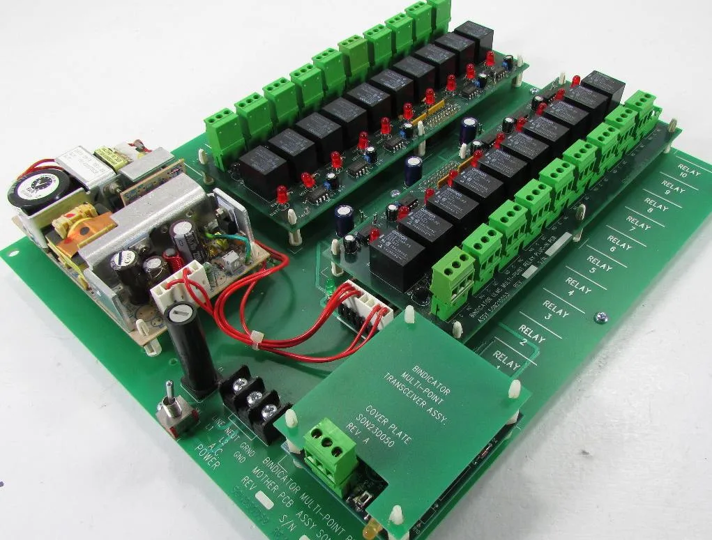 Un flusso di lavoro di reverse engineering di schede a circuito stampato incentrato sull'integrità del segnale inizia con l'estrazione precisa della documentazione, in cui lo schema elettrico, la netlist, il disegno di layout, il file Gerber e la distinta base della scheda a circuito stampato costituiscono le risorse tecniche fondamentali. Gli ingegneri smontano la scheda a circuito stampato strato per strato per recuperare la geometria accurata delle tracce, le strutture dei via, lo spessore del rame e i percorsi di ritorno a terra. Le tracce di distribuzione ad alta corrente e i circuiti di pilotaggio delle bobine dei relè vengono tracciati con cura per ricreare le relazioni logiche all'interno dello schema elettrico e verificarle rispetto alla netlist recuperata. Durante questa fase, i team di ispezione non si limitano a replicare il routing: analizzano la caduta di tensione, l'induttanza del loop e il comportamento transitorio di commutazione. Il disegno di layout ricreato della scheda a circuito stampato originale deve riflettere non solo la larghezza dei conduttori, ma anche le regole di spaziatura che impediscono la formazione di archi elettrici o l'accoppiamento incrociato. La generazione di un file Gerber convalidato per una scheda a circuito stampato richiede il controllo incrociato delle dimensioni delle piazzole, delle aperture della maschera di saldatura e delle distanze di dispersione per garantire una gestione sicura della potenza. Nel frattempo, la distinta base viene ricostruita per confermare le specifiche dei relè, le specifiche dei MOSFET, i diodi flyback e i componenti di soppressione. Questo approfondito processo di verifica garantisce che qualsiasi scheda a circuito stampato clonata, copiata o duplicata mantenga l'integrità del segnale originale, supportando al contempo operazioni di riproduzione e rigenerazione affidabili.