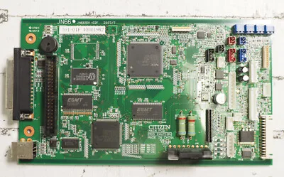 O processo de duplicação de placas de circuito impresso para impressoras automáticas de código de barras possui um valor industrial significativo. Ele permite que as empresas repliquem, copiem e remanufaturem sistemas eletrônicos essenciais, mesmo quando o hardware original é descontinuado. Essa capacidade ajuda as organizações a restabelecer a continuidade da produção, minimizar o tempo de inatividade e estender a vida útil das frotas de impressoras existentes. No entanto, desafios como a duplicação de trilhas multicamadas, a verificação de protocolos de comunicação digital e a obtenção de componentes eletrônicos equivalentes exigem precisão de nível especializado e ferramentas de laboratório avançadas. A engenharia reversa e a duplicação de uma placa de circuito impresso para impressora automática de código de barras oferecem uma solução sustentável e econômica para indústrias que dependem de sistemas confiáveis ​​de etiquetagem e identificação. Ao recuperar meticulosamente cada documento — de arquivos Gerber a listas de materiais (BOM) — e transformá-los em produtos fabricáveis, os engenheiros garantem que até mesmo sistemas embarcados complexos possam ser reproduzidos, redesenhados e mantidos por muitos anos.
