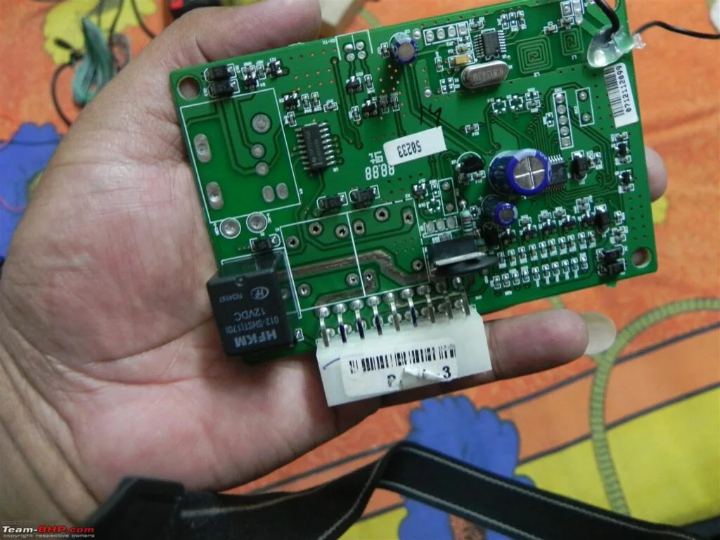 Poder copiar, replicar o recrear una placa PCB de sistema de cierre centralizado es un servicio valioso. Ya sea que busque remanufacturar una placa de control completa o simplemente restaurar su plano de diseño y lista de conexiones para fines de diagnóstico, nuestras capacidades especializadas de ingeniería inversa pueden revitalizar su hardware antiguo.
Con una muestra física de la placa original, podemos:
Recuperar y reconstruir el diagrama esquemático
Generar archivos Gerber listos para producción
Extraer una lista de materiales precisa para la adquisición de componentes
Mapear la lista de conexiones completa para la validación eléctrica
Proporcionar un plano de diseño completo para guiar la fabricación o la resolución de problemas