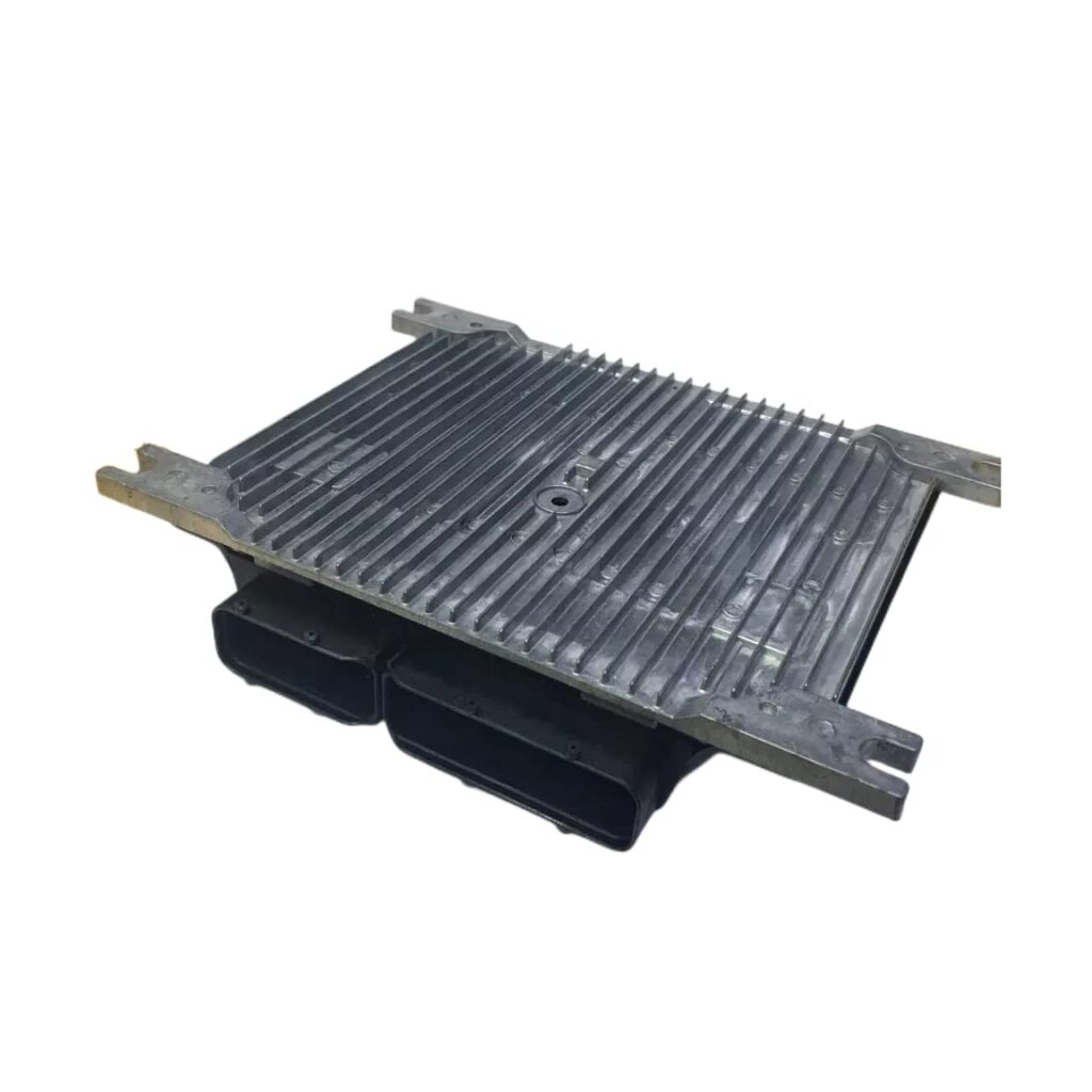 Copy Circuit Card ist ein anspruchsvolles Verfahren, das in der Industrieelektronik und bei der Reparatur von Schwermaschinen weit verbreitet ist, insbesondere bei der Wiederherstellung oder Reproduktion kritischer Module wie der Motorsteuerung (ECU) eines Baggers. Die ECU spielt eine wichtige Rolle bei der Überwachung und Regelung der Motorleistung – sie steuert Parameter wie Kraftstoffeinspritzung, Drehmomentabgabe und Drehzahlstabilität. Wenn die Originalplatine veraltet, beschädigt oder vom Hersteller nicht mehr erhältlich ist, ist die Möglichkeit, sie durch Reverse Engineering wiederherzustellen und zu duplizieren, unerlässlich, um die Lebensdauer von Schwerlastmaschinen zu erhalten und zu verlängern. Der erste Schritt im Copy Circuit Card-Prozess beginnt mit der Platinenanalyse und Datenwiederherstellung. Ingenieure untersuchen die Original-ECU-Karte, um mithilfe hochauflösender Scans oder Röntgenbilder Informationen aus jeder Kupferschicht zu extrahieren. Anschließend werden Gerber-Datei, Schaltplan, Layoutzeichnung, Stückliste und Netzliste rekonstruiert, um eine exakte digitale Kopie des Originaldesigns zu erstellen. Dieser Prozess erhält nicht nur die Konnektivität zwischen den Komponenten, sondern stellt auch sicher, dass alle elektrischen Eigenschaften – wie Leiterbahnbreite, Impedanz und Erdung – exakt reproduziert werden.