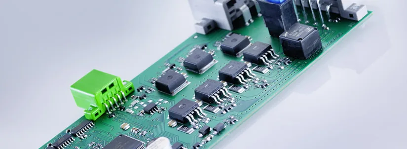 PCM PCB ক্লোনিং হল একটি বিদ্যমান নমুনা বিশ্লেষণ করে একটি পাওয়ারট্রেন নিয়ন্ত্রণ মডিউল সার্কিট বোর্ডের বিপরীত প্রকৌশল এবং পুনরুৎপাদন প্রক্রিয়া। উন্নত PCB বিপরীত প্রকৌশল কৌশলের মাধ্যমে, আমরা একটি ভৌত ​​ইউনিট থেকে সম্পূর্ণ নকশা ডেটা পুনরুদ্ধার, পুনরুদ্ধার বা পুনঃনির্মাণ করতে পারি, এমনকি যখন মূল ডকুমেন্টেশনটি অপ্রচলিত বা হারিয়ে যায়। আমাদের প্রকৌশলীরা আপনার ক্লোন করা PCM PCB-এর জন্য ডেলিভারেবলের একটি সম্পূর্ণ স্যুট তৈরি করেন, যার মধ্যে রয়েছে:

PCB তৈরির জন্য সঠিক Gerber ফাইল
যুক্তি বোঝার এবং মেরামতের জন্য বিস্তারিত পরিকল্পিত চিত্র
সঠিক লেআউট অঙ্কন এবং স্ট্যাক-আপ তথ্য
উপাদান সোর্সিংয়ের জন্য বিস্তৃত BOM তালিকা (উপাদানের বিল)
বৈদ্যুতিক কার্যকারিতা নিশ্চিত করার জন্য যাচাইকৃত নেটলিস্ট
প্রয়োগ এবং সুবিধা
পাওয়ারট্রেন নিয়ন্ত্রণ মডিউল (PCM) PCB ক্লোনিং অ্যাপ্লিকেশনটি মোটরগাড়ি মেরামত, পুনর্নির্মাণ, ফ্লিট রক্ষণাবেক্ষণ এবং ক্লাসিক গাড়ি পুনরুদ্ধারের মতো শিল্পের জন্য অমূল্য। এখানে কারণ:

লিগ্যাসি যানবাহনের আয়ু বাড়ানো
অনেক বাণিজ্যিক যানবাহন এবং পুরানো গাড়ি এখনও কার্যকরভাবে কাজ করে, কিন্তু ব্যর্থ PCMগুলি খুচরা যন্ত্রাংশের অভাবে কার্যক্রম বন্ধ করে দিতে পারে। PCM PCB ক্লোন করার ফলে টেকনিশিয়ানরা এই বোর্ডগুলি পুনঃনির্মাণ করতে এবং পুরানো সরবরাহ শৃঙ্খলের উপর নির্ভর না করেই যানবাহনগুলিকে রাস্তায় রাখতে সক্ষম হন।

খরচ এবং ডাউনটাইম হ্রাস
ব্যয়বহুল বা অসঙ্গত নতুন মডিউল সংগ্রহের পরিবর্তে, PCM ক্লোন করলে খরচ এবং সময়ের একটি ভগ্নাংশে আসলটির প্রতিলিপি তৈরি করা সম্ভব। এটি বিশেষ করে লজিস্টিক এবং পরিবহন সংস্থাগুলির জন্য গুরুত্বপূর্ণ যেখানে যানবাহনের আপটাইম অত্যন্ত গুরুত্বপূর্ণ।

গবেষণা ও উন্নয়ন এবং পুনর্নির্মাণ
স্বয়ংচালিত প্রকৌশলী এবং গবেষণা ও উন্নয়ন দলগুলির জন্য, একটি ক্লোন করা PCM সিস্টেম বিশ্লেষণ, পুনর্নির্মাণ বা পুনর্নির্মাণের জন্য একটি নীলনকশা প্রদান করে। প্রকৌশলীরা নতুন বৈশিষ্ট্যগুলিকে একীভূত করতে, স্থায়িত্ব বাড়াতে বা আপডেট করা নির্গমন মান পূরণ করতে স্কিম্যাটিক ডায়াগ্রাম এবং লেআউট অঙ্কন অধ্যয়ন করতে পারেন।

সংস্কার এবং পরীক্ষা
PCM সংস্কারের সাথে জড়িত সংস্থাগুলি মূল হার্ডওয়্যার এবং সফ্টওয়্যারের সাথে সামঞ্জস্য নিশ্চিত করার সময় ত্রুটিপূর্ণ সার্কিট বোর্ডগুলি পরীক্ষা, পুনর্নির্মাণ বা প্রতিস্থাপন করতে ক্লোন করা নথি ব্যবহার করতে পারে।