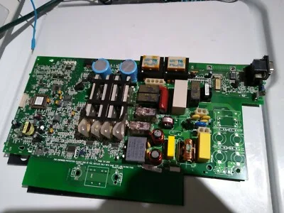 A clonagem de uma placa de circuito impresso (PCB) de UPS começa com uma análise física da placa existente. Nossos engenheiros inspecionam e testam cuidadosamente a placa para determinar a contagem de camadas, a funcionalidade do circuito e o posicionamento dos componentes. Os componentes são dessoldados e identificados ou rastreados no local. Em seguida, escaneamos e mapeamos todos os traços e vias de cobre em todas as camadas.
Com esses dados, iniciamos o processo de engenharia reversa — gerando um diagrama esquemático que representa o projeto elétrico e, em seguida, criando arquivos Gerber e desenhos de layout adequados para fabricação. Após a conclusão dos arquivos, os clientes podem optar por prototipar e testar a placa clonada por meio de nosso serviço de produção interno.