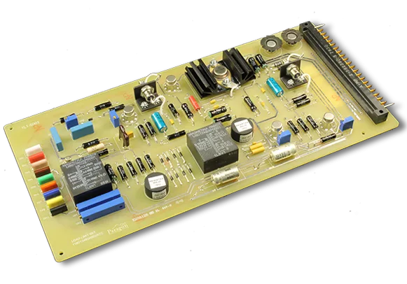 L'étude de faisabilité par rétro-ingénierie des cartes de circuits imprimés (PCB) joue un rôle crucial dans la restauration et la remise à neuf des systèmes de commande électroniques critiques, notamment ceux utilisés dans les cartes de commande hydrauliques des engins de chantier lourds tels que les excavatrices. La carte de commande hydraulique régule les électrovannes, les boucles de rétroaction des actionneurs et la synchronisation des distributeurs proportionnels, garantissant ainsi la précision et la stabilité de la pression hydraulique et du contrôle du mouvement, même dans des conditions de travail extrêmes. Lorsque la documentation de conception originale devient indisponible ou obsolète, la rétro-ingénierie offre une solution fiable pour récupérer, restaurer et reproduire les données de la PCB afin d'assurer la maintenance et la mise à niveau du système. Toutefois, avant le lancement de la production en série, une étude de faisabilité garantit que la conception recréée est fabricable, fiable et conforme aux normes industrielles. Le processus d'étude de faisabilité par rétro-ingénierie des cartes de circuits imprimés commence par l'analyse structurelle et fonctionnelle de la PCB cible. Les ingénieurs utilisent l'imagerie haute résolution, la numérisation laser et la coupe transversale pour cartographier la structure multicouche de la carte. À partir de cette analyse, les documents techniques essentiels sont reconstitués, notamment le fichier Gerber, le schéma, le plan d'implantation, la nomenclature et la netlist.