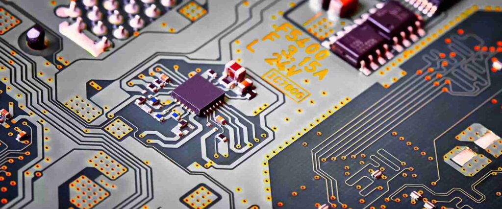 L'analyse matérielle de rétro-ingénierie de circuits imprimés (PCB) n'est pas seulement une tâche technique ; c'est un service stratégique qui permet aux entreprises et aux particuliers de récupérer, de répliquer et de reproduire des schémas de circuits imprimés électroniques essentiels. En extrayant les données de conception de circuits imprimés directement du matériel, nous contribuons à la restauration des documents PCB obsolètes, notamment la nomenclature, la liste des connexions et le fichier d'orientation Pick and Place, à la création de nouveaux fichiers Gerber prêts pour la production et de schémas de principe, et à la préparation des projets de rénovation, de redéveloppement ou de reconception. Pour quiconque souhaite prolonger la durée de vie de systèmes critiques, entretenir des équipements de grande valeur ou sécuriser le contrôle de ses actifs électroniques, investir dans une analyse matérielle de circuits imprimés professionnelle est le moyen le plus efficace d'exploiter pleinement le potentiel des cartes existantes.